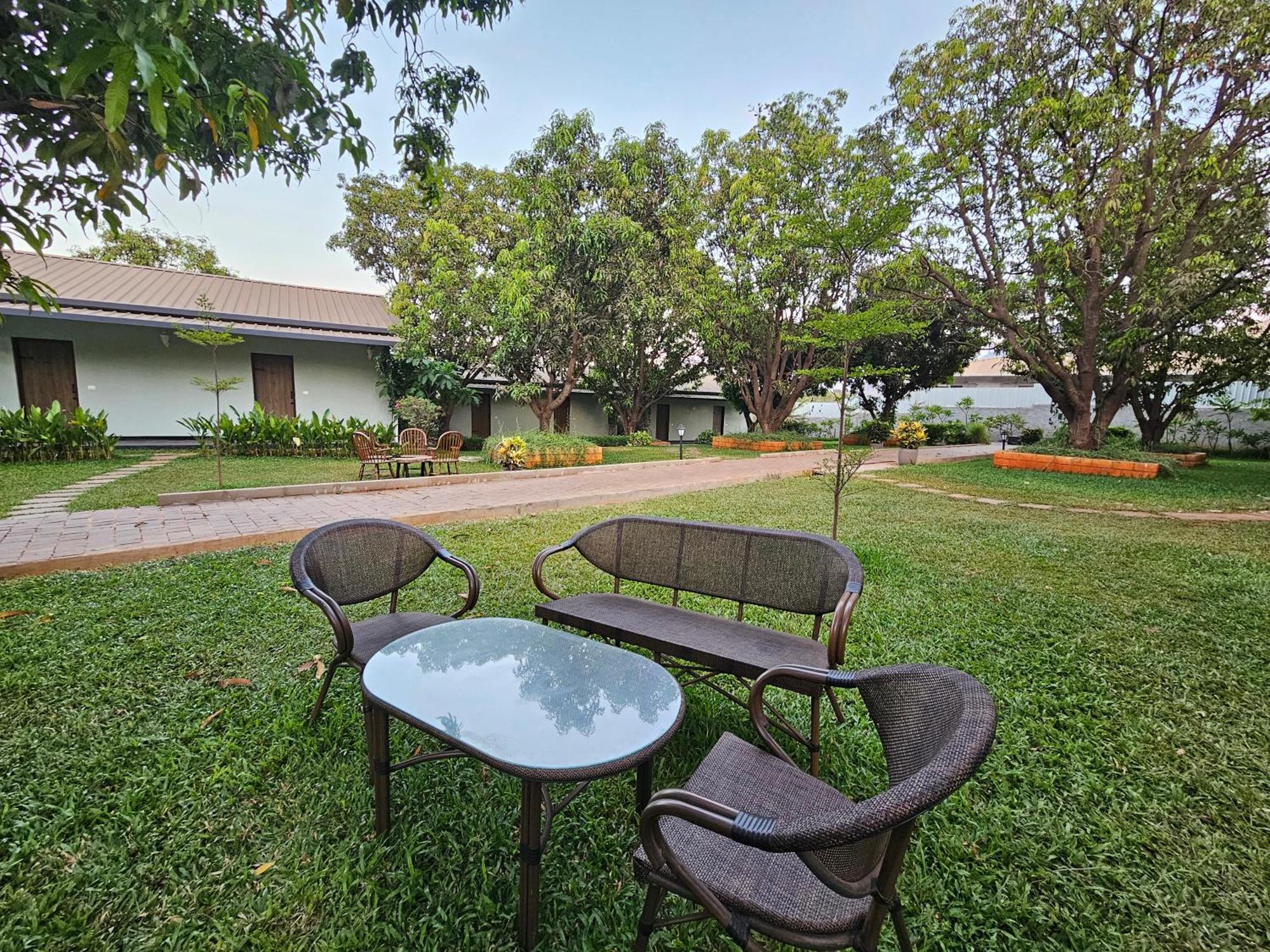 River Estates Luxury Resort & Spa Karjat Exterior foto